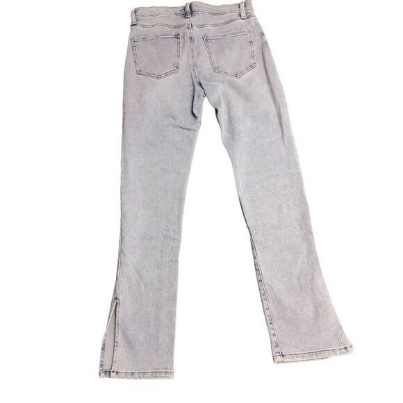 Venus Regeneration by Celebrity Pink Renewable Essentials Light Blue Jeans - Picture 5 of 12